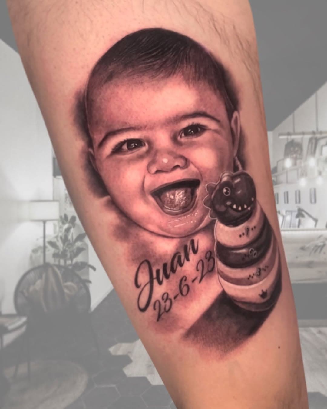 RETRATO 🙌🏼 realizado en @oasis.tattoobcn ⚡️#tatuaje #tattoo #tattoolife #ink #inked #tattoos #tatuajes #tattooworkers #barcelona #bcn #bcnink #barcelonatattoo #realistatattoo #realism #thebestspaintattooartists #radiantcolorsink #blackandgrey #instaink #face #facebook #instagram #love #tattoolovers #tattoosocial #nuclearwhiteink #art #work #world