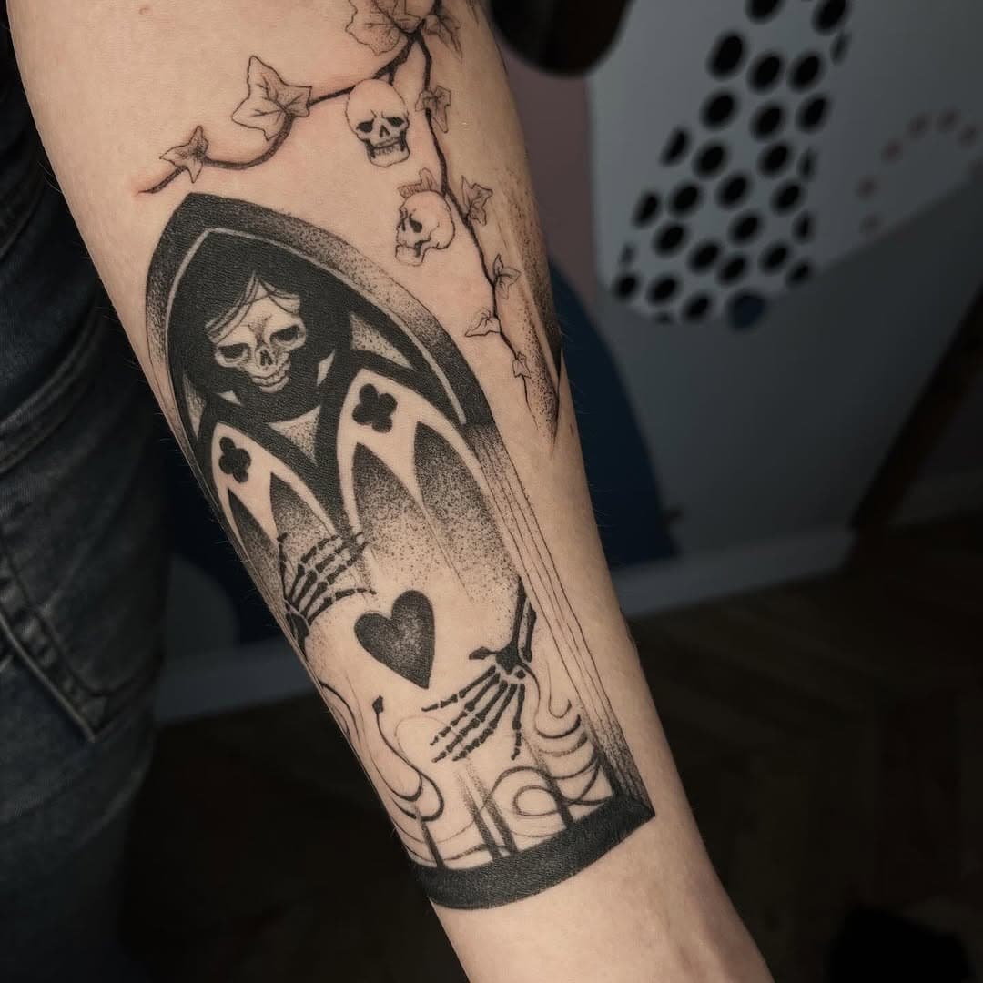 kawałek większego projektu, co to zdążył już się wygoić i to tak, że myślę o nim przed snem 🥰 

 #tattoo #tattoos #tattooist #ink #inked #dotwork #graphictattoo #illustrationtattoo #polandtattoos #bbandyta #tczewtattoo #floraltattoo #flowertattoo #girltattoo #abstracttattoo #abstractart #acidtattoo