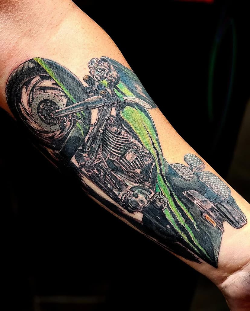 Check out this @countskustoms motorcycle project come to life on skin! What an amazing job done by the @countskustoms team on this 2015 Harley Davidson Ultra Classic, & a killer tattoo done by @juicyinktattoos ⚡️🏍️

#countstattoo #countskustoms #lasvegastattooartist #vegastattooartist #vegastattoos #vegastattooshop #lasvegastattooshop #harleydavidson #harleydavidsontattoo #harleytattoo #realismtattoo