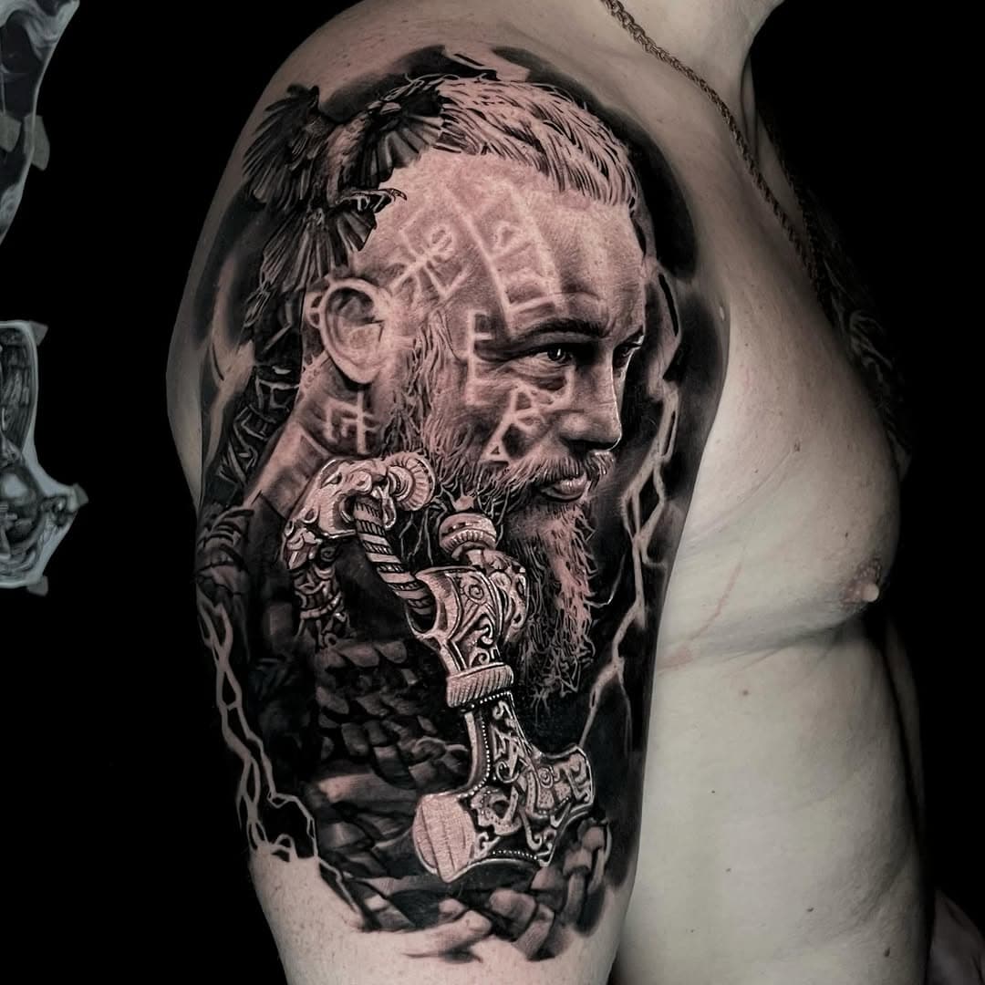 #godofwar #realistictattoo #portraittattoo #tatuazrealistyczny #portrait #blackandgreyrealism #shadowplay #blackandgrey #armtattooidea #pomysłna #tatuaż #tattoo #tattoos #ink #armtattoo #poland #warsaw #warsawtattoo #inklife #tattooartist thx @kurosumitattooink @inkjecta #kurosumiink #kurosumi #kurosumitattooink #kurosumizhangpogreywashset #zhangpogreywashshadingset