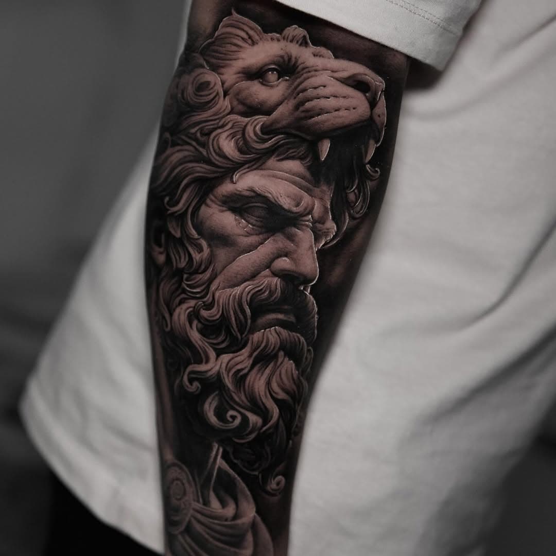 HERCULES! Trabajo realizado en dos sesiones, aquí podéis ver parte del tatuaje ya cicatrizado y partes recientes más o menos un 50/50. En la primera sesión delineamos todo y dejamos casi terminado cuello y rostro para acabar el resto en una segunda parte… 

Trabajo realizado con @fkirons @radiantcolorsink @eztattooing @sumuntattoo siempre en @gangatattoospain