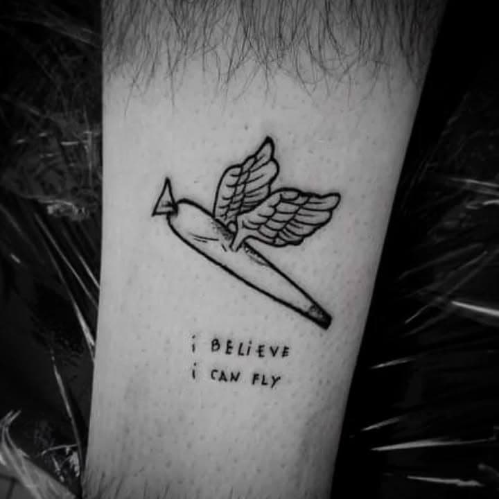 Miłej Niedzieli-Have a nice Sunday 😎 #ibelieveicanfly #rkelly #line #lineworktattoo #wings #script #joints #tattoo #tattookielce #tatuaż #tatuaz #kielcetattoo #kielcetatuaż #kostka #czarny #black #blaktattoo