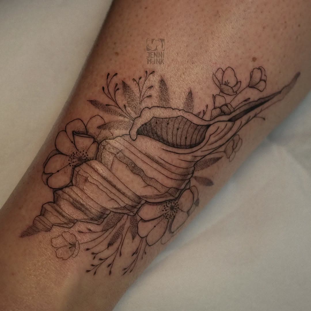 Ein ganz besonderes Tattoo. Vielen Dank, dass ich das Tattoo stechen durfte! ✨
.
💜 Wenn du auch deinen Tattoo-Termin vereinbaren möchtest, dann schau bei meinen Highlights vorbei. Dort findest du freie Termine, alles was du zu Terminvergaben wissen musst und welche Informationen ich von dir benötige, damit ich dir eine individuelle Zeichnung entwerfen kann. 
🤍 Erreichbar bin ich am besten per Mail: tattoo@jenni-m.ink
🖤 Oder WhatsApp: 0170 1823185