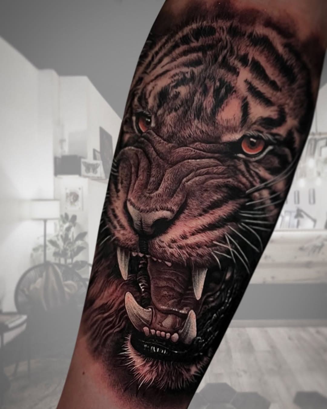 TIGRE 🐯 realizado en @oasis.tattoobcn .
⚡️#tatuaje #tattoo #tattoolife #ink #inked #tattoos #tatuajes #tattooworkers #barcelona #bcn #bcnink #barcelonatattoo #realistatattoo #realism #thebestspaintattooartists #radiantcolorsink #blackandgrey #instaink #face #facebook #instagram #love #tattoolovers #tattoosocial #nuclearwhiteink #art #work #world