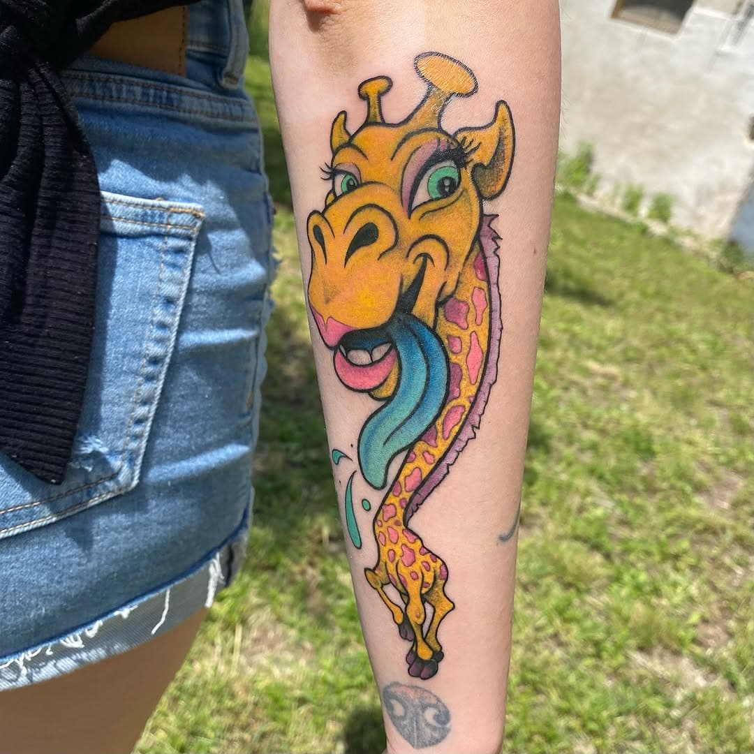 Giraffa tutta pazza 🌈💚 
Ultimi appuntamenti disponibili al @sorrymombologna prima della pausa estiva ☎️