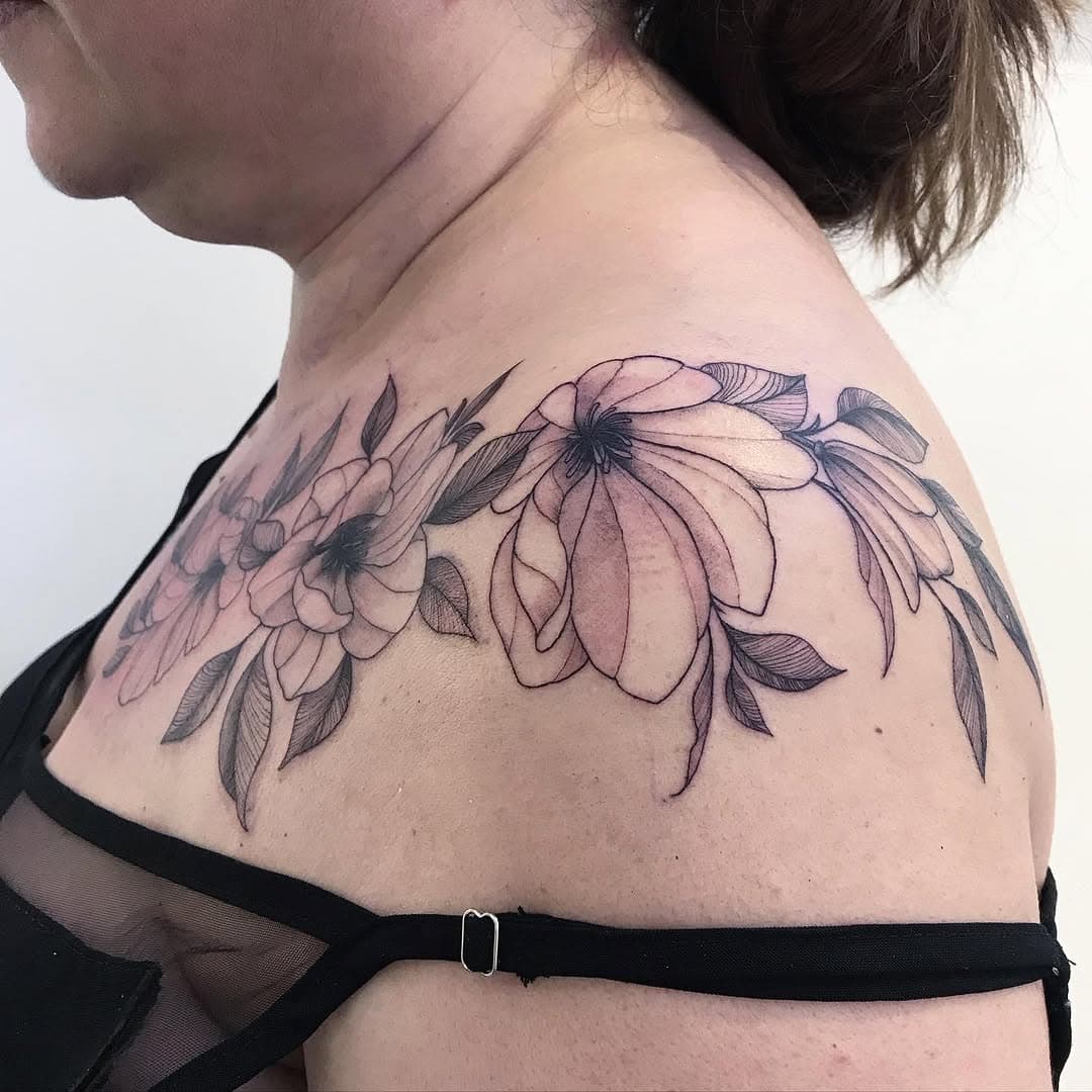 Merci Sihem :) #floraltattoo #tatouagefloral #tattoolyon #lyontattoo #shouldertattoo #tattooshoulder
