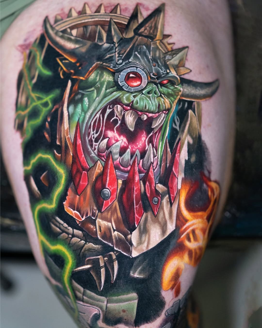 I've previously posted this interpretation of Ghazghkull Mag Uruk Thraka healed as part of a video showing the #warhammer40k leg sleeve I'm working on but I've never posted it fresh. 

This has been a really fun sleeve to work on and it now has me painting Warhammer 40k miniatures in my spare time. 

**sponsored by**
@eternalink #eternalink ⁣
@barber_dts #barberdts ⁣
@stencilstuff #stencilstuff ⁣
@quickcaps #quickcaps 
@immortalprime #immortalprime⁣
@mdwipeoutz #mdwipeoutz⁣
@Tattoodo #tattoodoambeassador