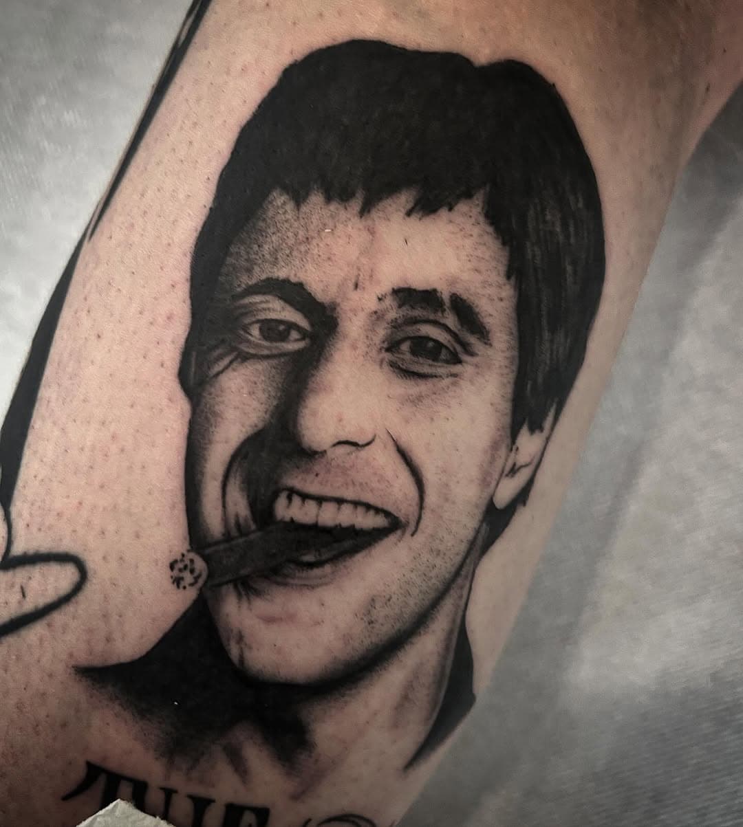 The world is yours 🫶🏻
#alpacino #scarface #scarfacetattoo #alpacinotattoo #movie #movietattoo #blacktattooart #blackandwhite #bergamo #tatuaggibergamo #bergamotattooshop #inkfactorybergamo #tttism #radtattoos #blacktattooing #achilledemaria