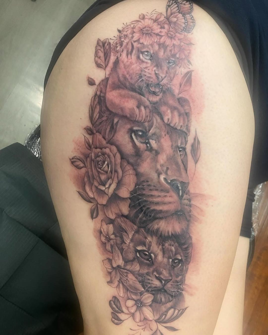 Mintconditiontattoo#liontattoo #legtattoo#blackandgreytattoo