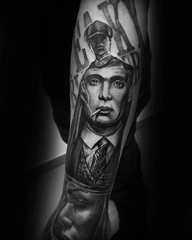 #peakyblinders #peakyblinderstattoo #tattoo #tattookielce #tattoo #forearm #forearmtattoo #przedramie #przedramiętatuaż #dłoń #hand #handstattoo #blackandgreytattoo #greywashtattoos  #greycolor