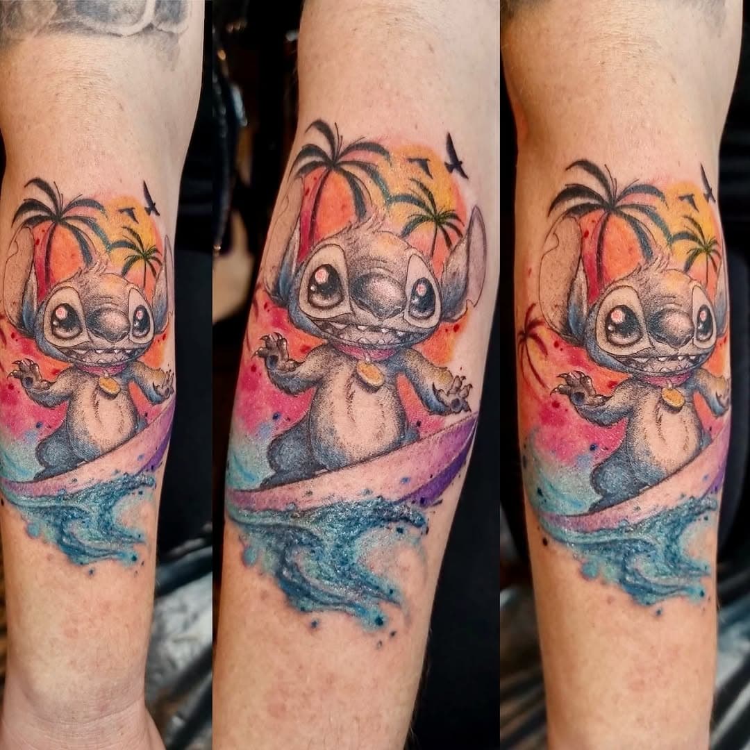 **Stitch – Ein weiteres Meisterwerk!**

Wir sind begeistert, unser neuestes Tattoo-Projekt zu präsentieren: Ein detailreiches Stitch-Tattoo, das unsere Präzision und das künstlerische Talent unseres Teams unter Beweis stellt. Solche Projekte sind unser Herzblut, und wir freuen uns, stets unsere Fähigkeiten zu perfektionieren und zu zeigen.

Möchten Sie ein einzigartiges Tattoo, das Ihre Persönlichkeit und Lieblingscharaktere perfekt einfängt? Lassen Sie sich von unserer Leidenschaft und Expertise überzeugen. Treten Sie unserer wachsenden Gemeinschaft zufriedener Kunden bei und erleben Sie, wie wir Ihre Tattoo-Ideen in atemberaubende Kunstwerke verwandeln.

**Wir freuen uns darauf, Sie bald kennenzulernen und Ihr nächstes Tattoo-Projekt zu verwirklichen.** 

#tattoo #deepskin #göppingen