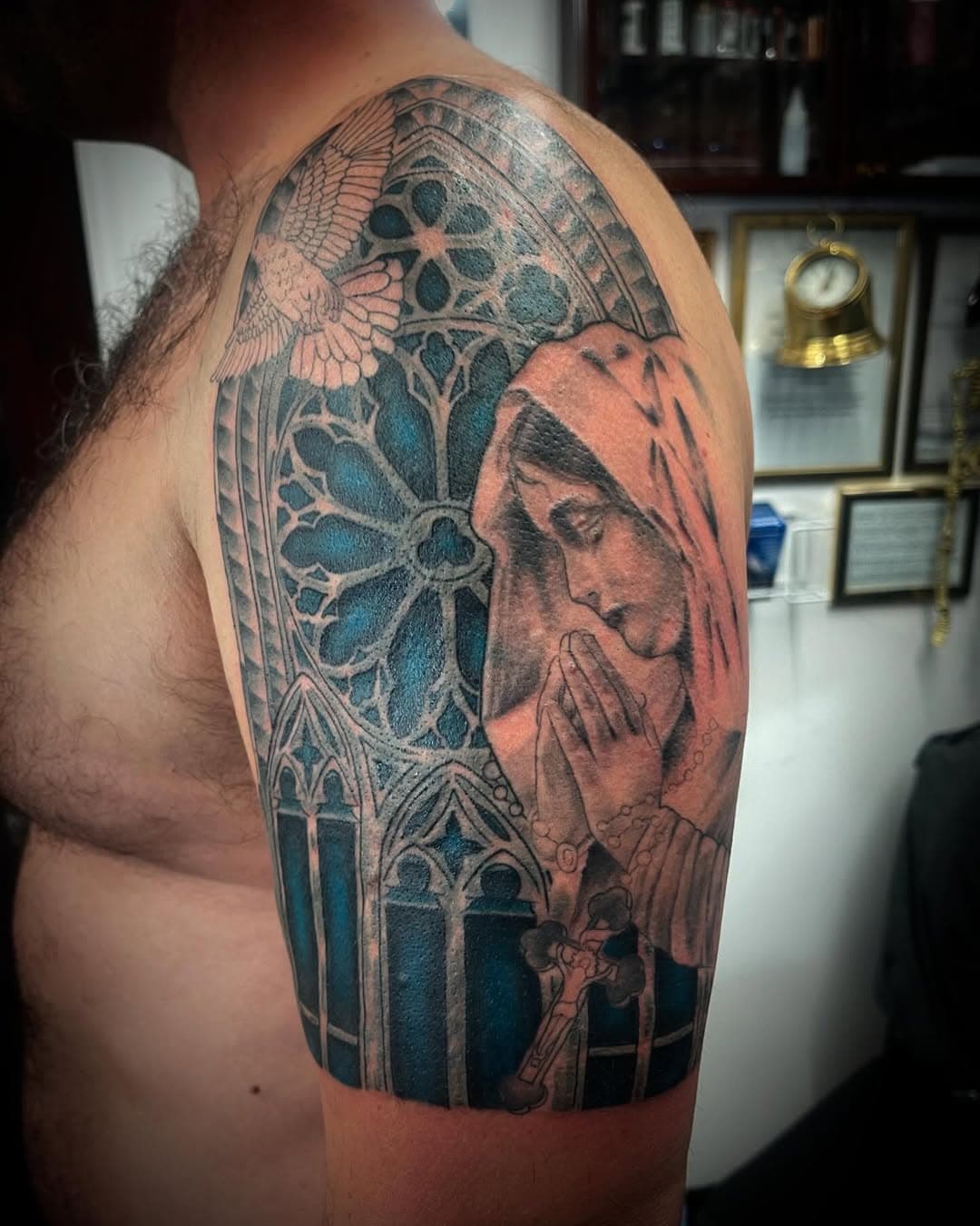 More work on this very cool cover up 🖤 One more session to go 🙏🏼
.
.
.
.
.
.
.
.
.
.
.
.
.
.
.
#tattoo #tattoos #luckycattattooglasgow #luckycattattooparlour #glasgow #glasgowtattoo #glasgowtattooartist #guyswithtattoos #girlswithtattoos #fineline #finelinetattoo #traditionaltattoo #blackwork #blackworktattoo #glasgowsfinest #finelinesforever #handtattoo #fingertattoo #dotwork #dotworktattoo #colourtattoo #religioustattoo #religioustattoos