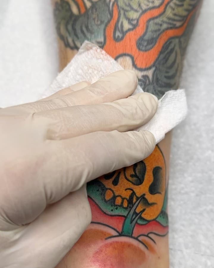 Lil gap filler on @colinperrysmith #japaneseflashtattoo #gapfilertattoo #gapfiller #tradtattoos #japanesetattoo #snail #snailtattoo #skulltattoo #irezumitattoo #traditionaltattoo #americantraditionaltattoo #bangertattoo #traditionalbanger #boldwillhold #mesaaz #tempeaz #tempe #asu #gcu #mcc #tempeartist #tempetattoo #phx #phxaz🌵