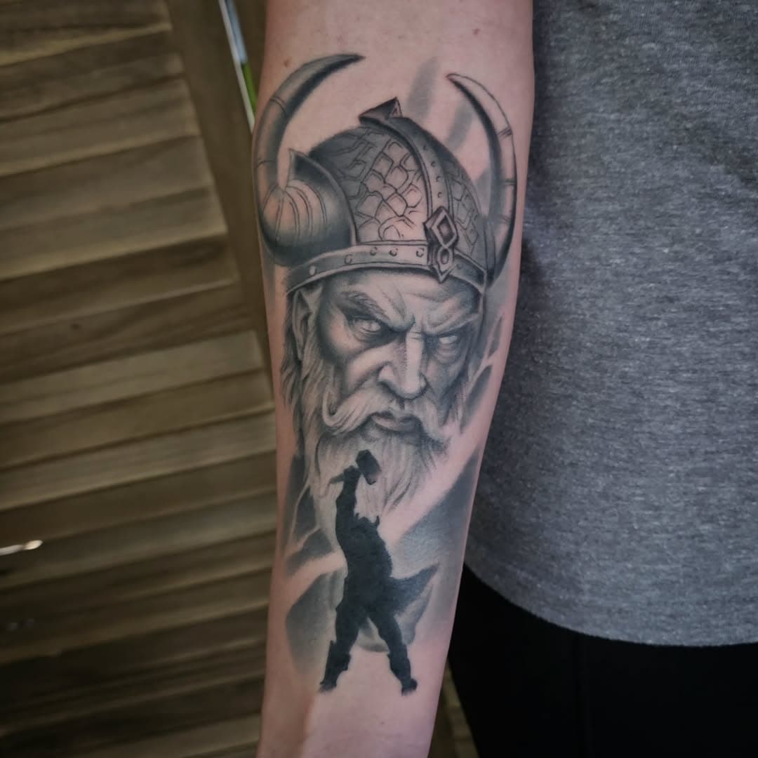 Viking by 
CORNDAWG 
.
.
.
#corndawgink #belugapaloozatattoo #corpuschristi #corpuschristitattoos #vikings #downtownbellingham #beautiful #amazing #art