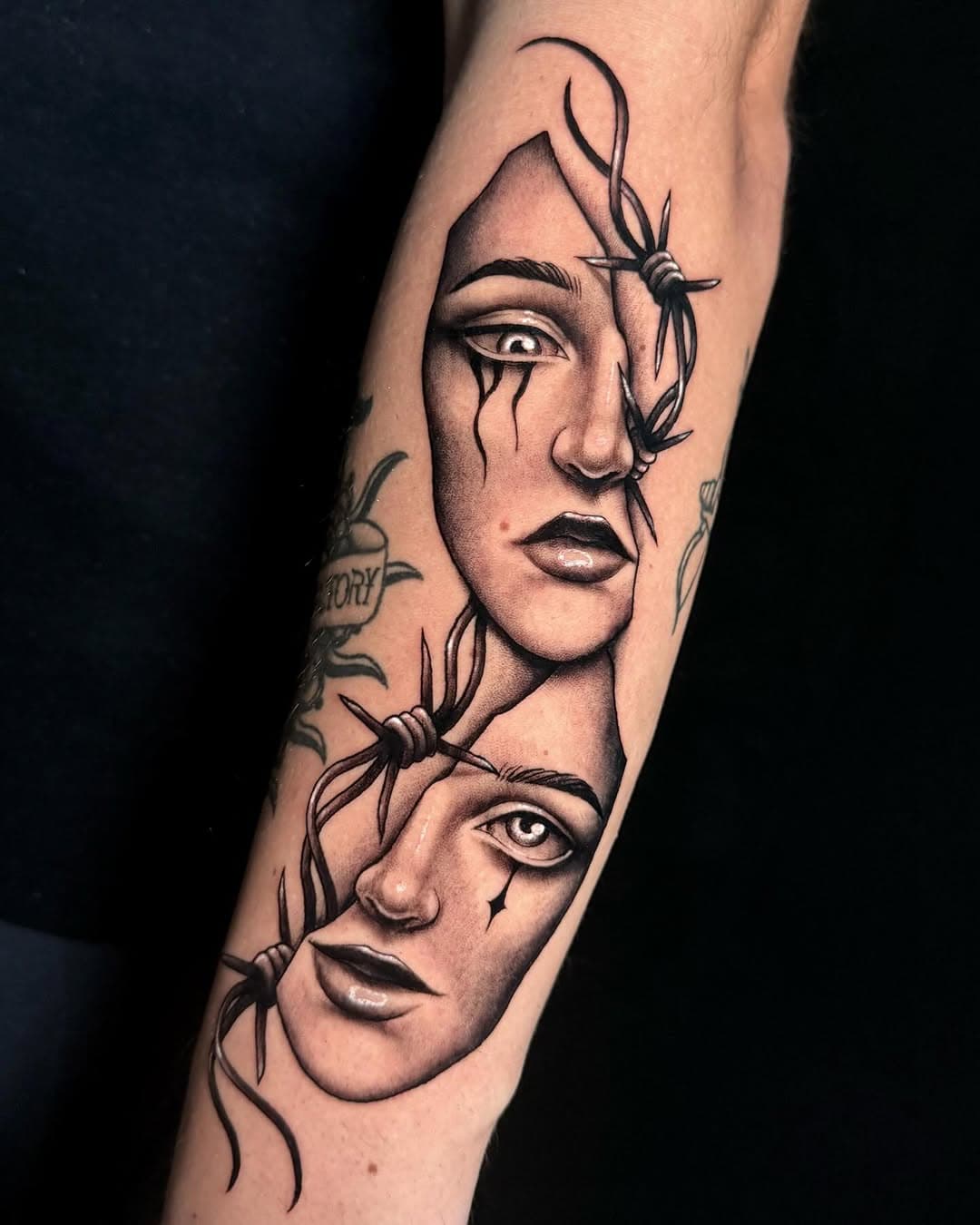 Double sided 🙂🙁
Thanks @cristian__cantone 🤟🏻

#tattoos #blackworkers #tattooideas #tattooer #womantattoo #blkttt #happyandsad