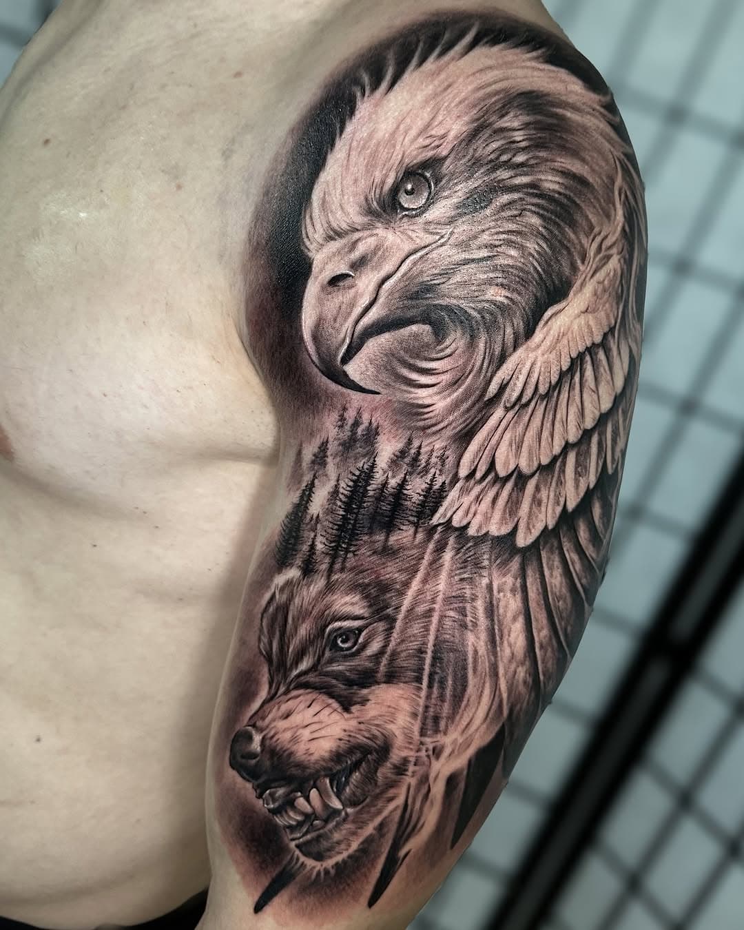 Composição pro Lucas, maior mecânico de Nova Bréscia! @lucas.magag 
.
.
.
.
.
.
#blackandgrey #blackandgreytattoo #armtattoo #eagle #wolf #animaltattoo #naturephotography #naturetattoo #inkdrawing #inkart #inktattoo #instagood #instalike #realistictattoo #tattooart #sebosportoalegre