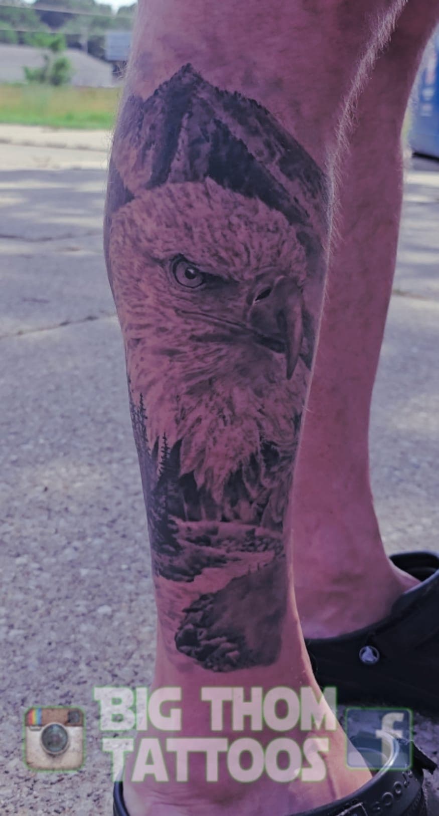 I got a quick picture of Rob's hairy leg with the new phone yesterday... Oh, I did the healed tattoo as well. 😜👍