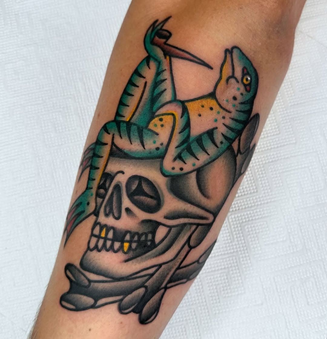 Chilling time 
____________________

#frogtattoo #tatuaz #tattoo #tattoofrog #skulltattoo #kwidzyn #grudziądz #torun #gdansk #traditionaltattoo #classictattoos #ink #grubykruk 
@polish.oldschool @neboomzine