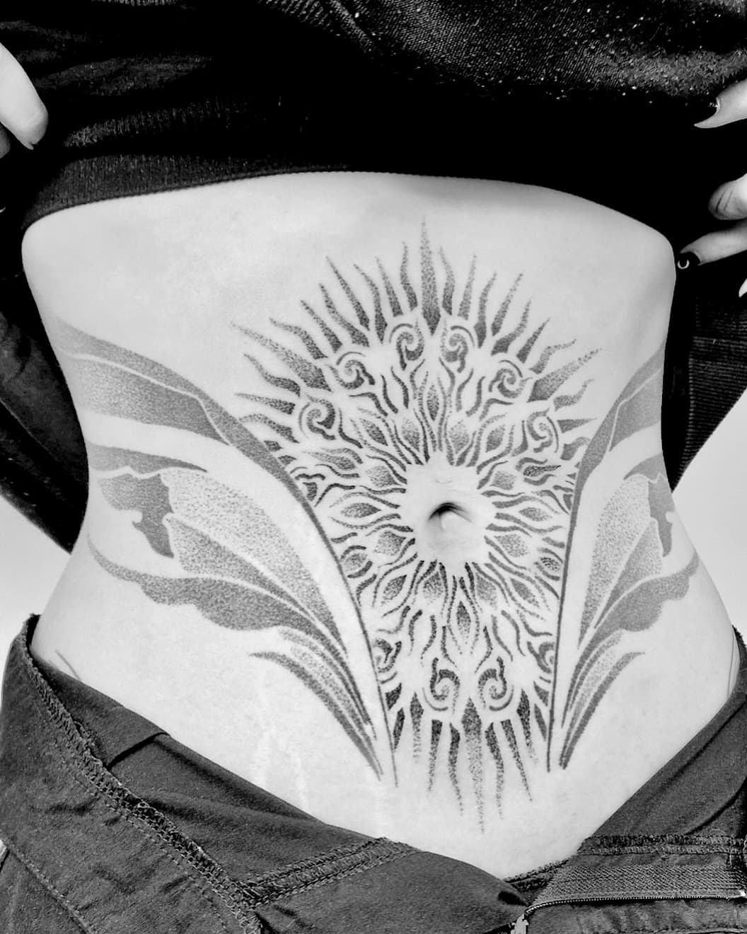 Stomach - by @cole_ryot 

#dotwork #dotworktattoo #mandala #mandalatattoo #stomachtattoo