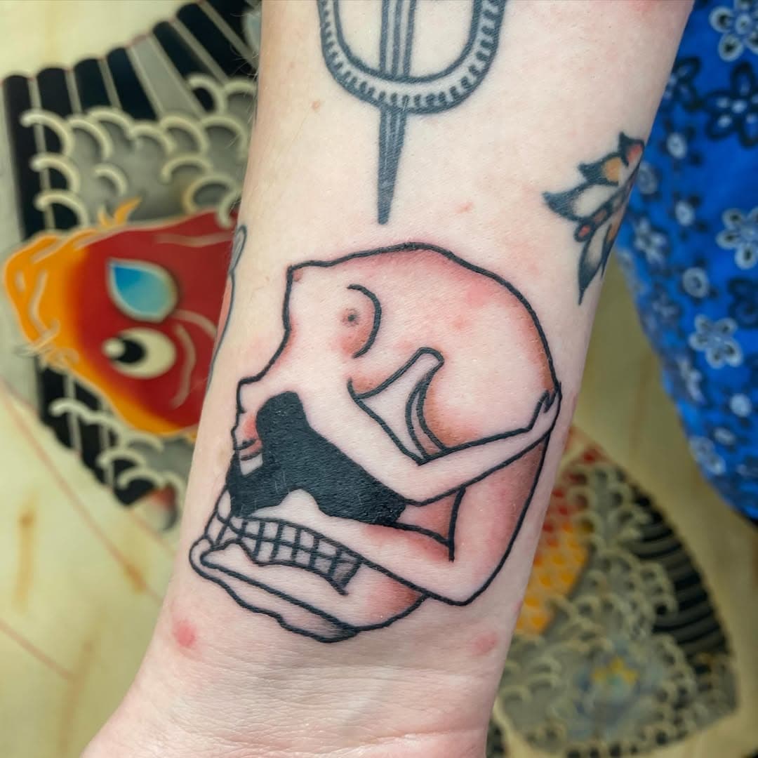 Skull woman, just a filler. Thanks Federica @federica_chinese

♠️♠️For appointment and enquire write to: gaknigallo@gmail.com 🦅🦅
GAKNI GALLO TATTOOER
♠️STAY FREE TATTOO SHOP♠️
Elsenstraße 40, 12435 Berlin,Treptow

#skullwoman 
#gaknigallotattooer  #berlintattoos #eutradtattoo  #tattoolovers #classictattoo #traditionaltattoo  #oldschooltattoo #friedrichshain  #berlin  #classictattoo #boldwillhold 
#undergroundtattooer 
#tatöwierung #tornadoridetattoo  #wühlischstrasse #tttism