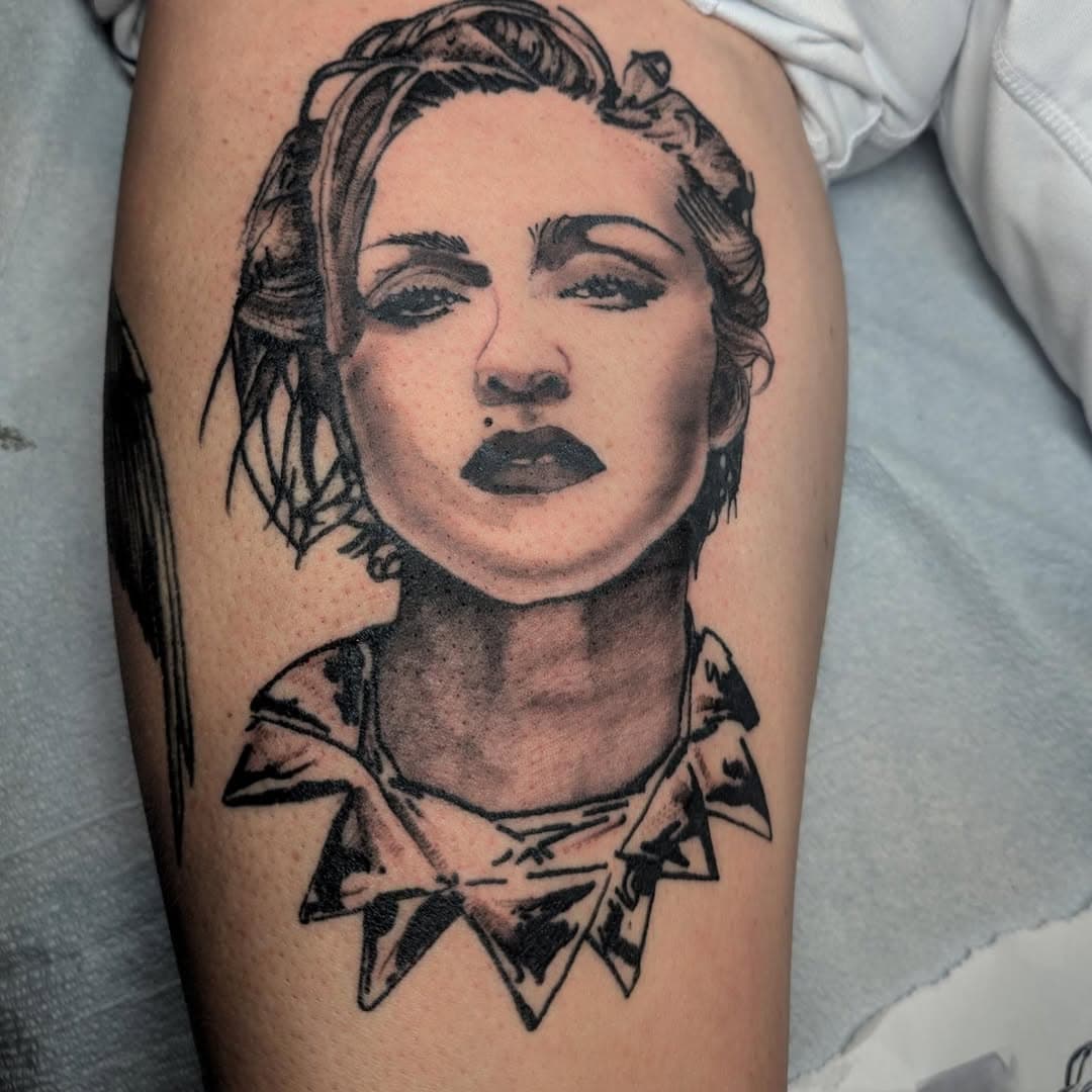 Knocked this portrait out today. I'm always down for portraits! 

#greensburghtattooartist #pittsburghtattooartist #blackandgreytattoo #portraittattoo #pittsburghartist