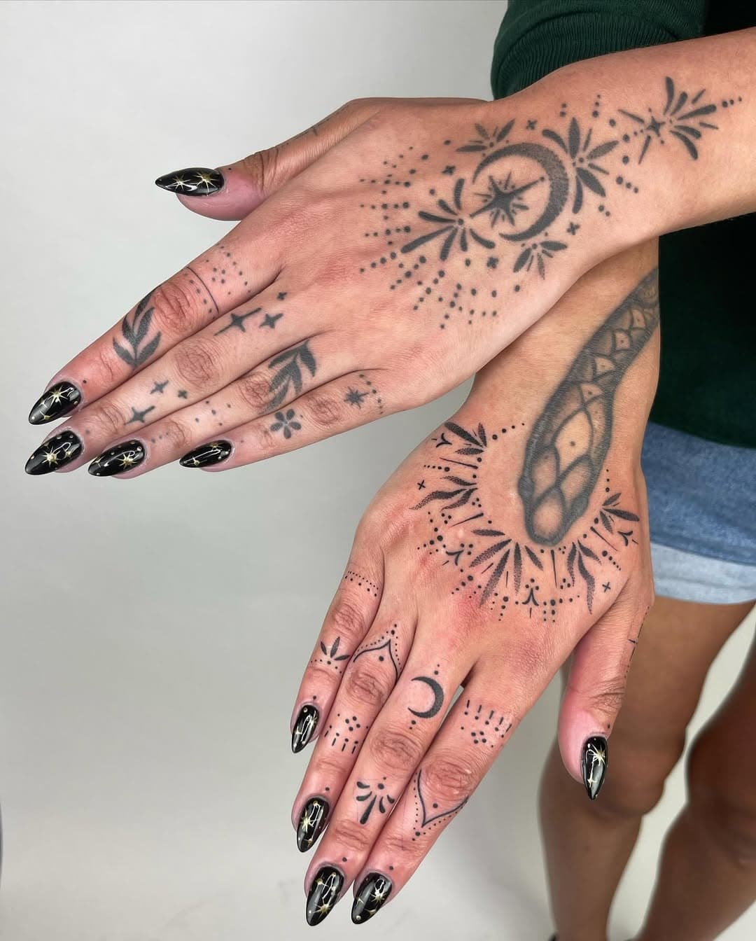 So grateful to have such wonderful clients 🫶🏻 ☀️
Thank you for the trust and letting me add to your other hand !
.
.
.
.
.
.
.
.
#tattoos #tattooartist #snaketattoo #ornamental #ornamentaltattoo #dotwork #stippling #blackwork #handtattoos #fingertattoos #nyc