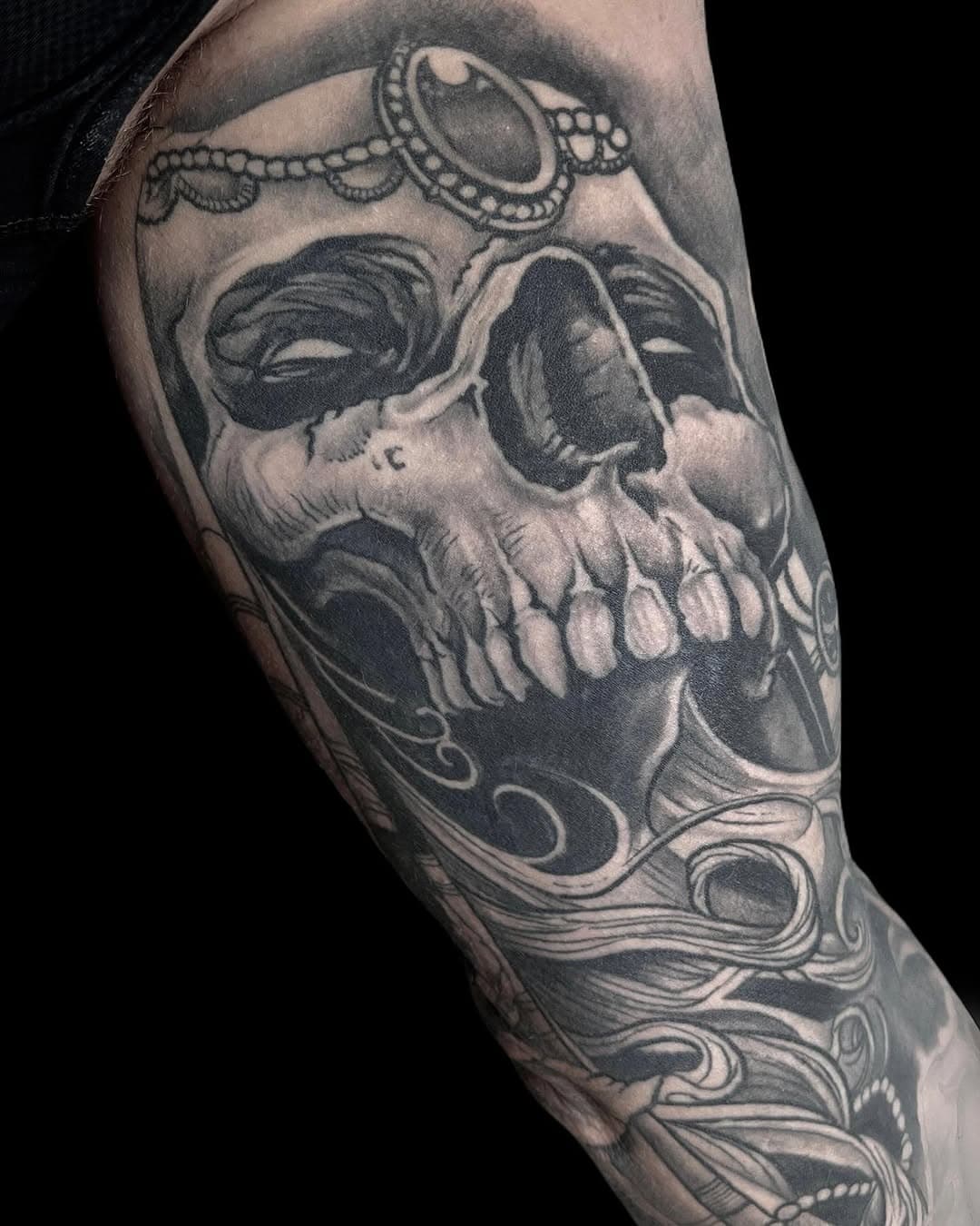 Work by Zsolt 

#skull #schädel #artistocrat #artistocrattattoo #hamburg #hamburgtattooers #hamburgtattoo #blackngrey #blackngreytattoo #godmachine #godmachinetattoo #tattoohamburg #tattoo #tattoolife #tattooart #tattooinspo #tattooartist #budapest #zsoltmachat