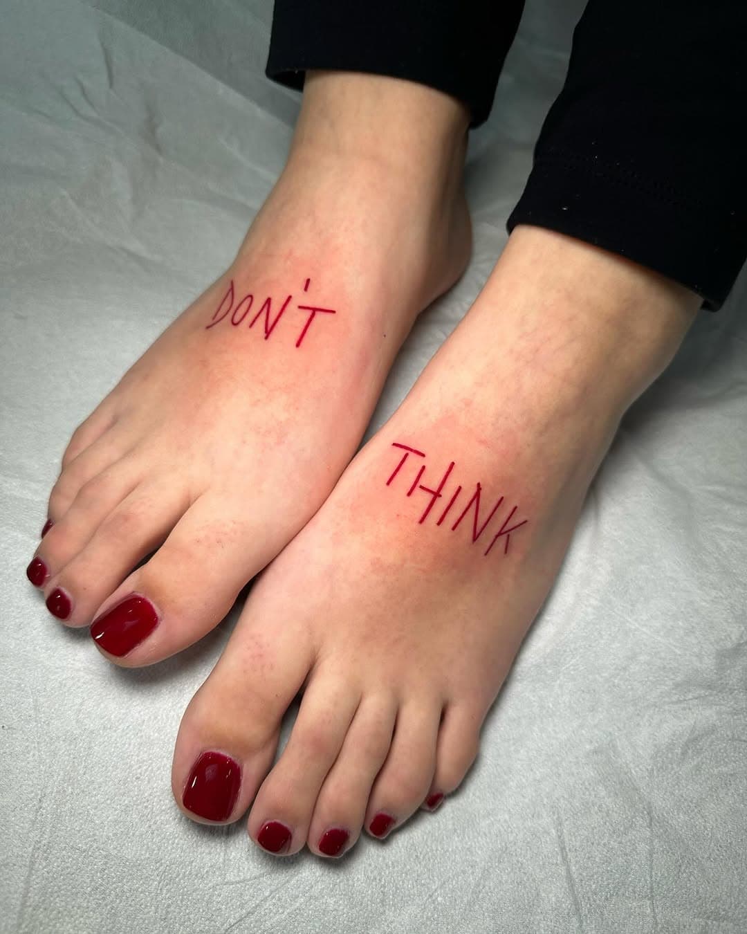 “DON’T THINK” NON PENSARE, L’HO TATUATA PER COMBATTERE LA MIA ESAGERATA RAZIONALITÀ, PER RICORDARMI DI FARLO E DI LASCIARE ANDARE IL MIO ISTINTO, ALMENO OGNI TANTO 😊 
“PICCOLE OPERE D’ARTE”
REALIZZATO PRESSO @ozontattoostudio DA @giuseppecozzolin #tat#tattoo#tattoos #tattooartist #tattooart#smalltattoo #small #smalltattoos #smalltattooideas #tattooideas #ink#inked#inktattoo #inkart #inkedgirls #inklife #inkedup #inkaddict #inkstagram #inkedtattoo #girltattooed #girl #girls #girlstattoo #girlstattoos #ozontattoostudio #italytattoo#madeinitaly #napolitattoo