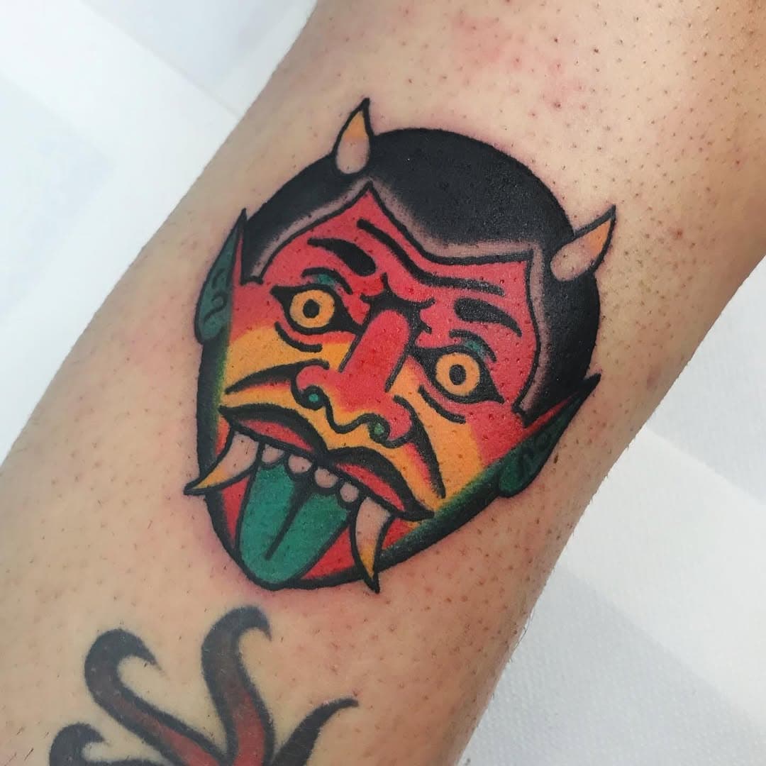 Tatuando en Barcelona! Citas Disponibles 
Esta pieza la hice hace un tiempo en @fivepointstattooing para mi colega y amigo @caballero_tattoo 💥🤙

#demon #traditionaltattoos #oldflash #lunatatts