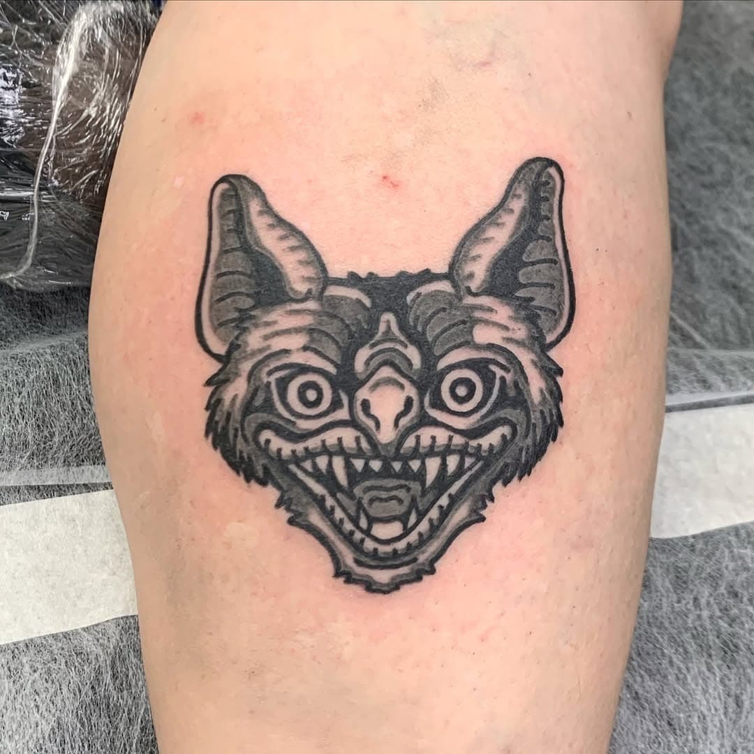 Nietoperz wybrany z moich flashy dla Wioli, dzięki wielkie 🥰 

#battattoo #horrortattoo #boldtattoo #katowicetattoo #kato #silesiatattoo