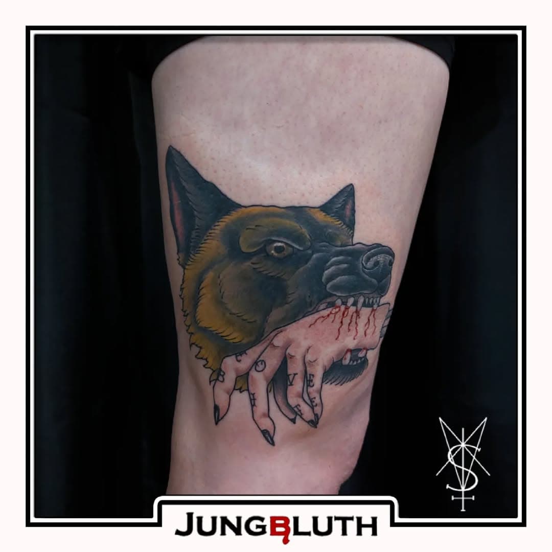 Lovebite von Armin @visualshock.tattoo
.
.
#jungbluthtattoo #inked #tattoo #tattoohamburg #hamburg #neotraditional #tattooart