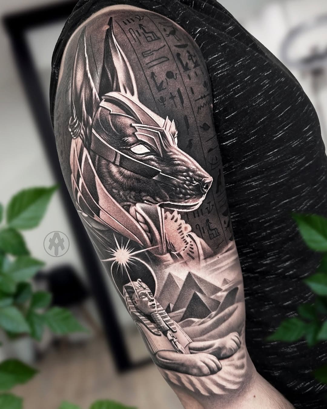 Anubis 🔥🖤🔥
@versuscartridge @aloetattoo @libertaliatattooshop 
#tattoo #tatuaje #ink #inked #blackandgrey #realistic #skinmag #design #like #art #skinart #arte #follow #tattoolovers #tattooartist #tattoolifestyle #tattoolife #tattoos #tattooed #inkmagazine #inkmag #inker #realisticblackandgrey #realistictattoo #realismo #realism #tattooart