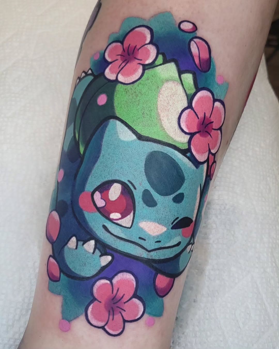 🌱🌸Bulbasour🌸🌱 another baby added to @hiya_miya_ pokemon sleeve! We have been working so hard this year to finish the lower leg, only a few more sessions left🥹🥹 thanks always miya😍💖
🌸
🌸
I mentioned this on my page yesterday but I want to start taking on different styles or even doing simple walk in kinda pieces, hit me up if this is something you've been wanting! PLEASE NO REALISM😂
🌱
🌱
🌱
#tattoo #freshink #skinart #tattooartist #femaletattooartist #femaleartist #atlantatattooartist #atlantaga #kawaii #kawaiiartist #kawaiiaesthetic #kawaiipokemon #kawaiitattoo #pokemon #Nintendo #cartoonnetwork #colortattooartist #colortattoo #bulbasaur #Otaku #vgt #videogametattoo #anime #animetattoo