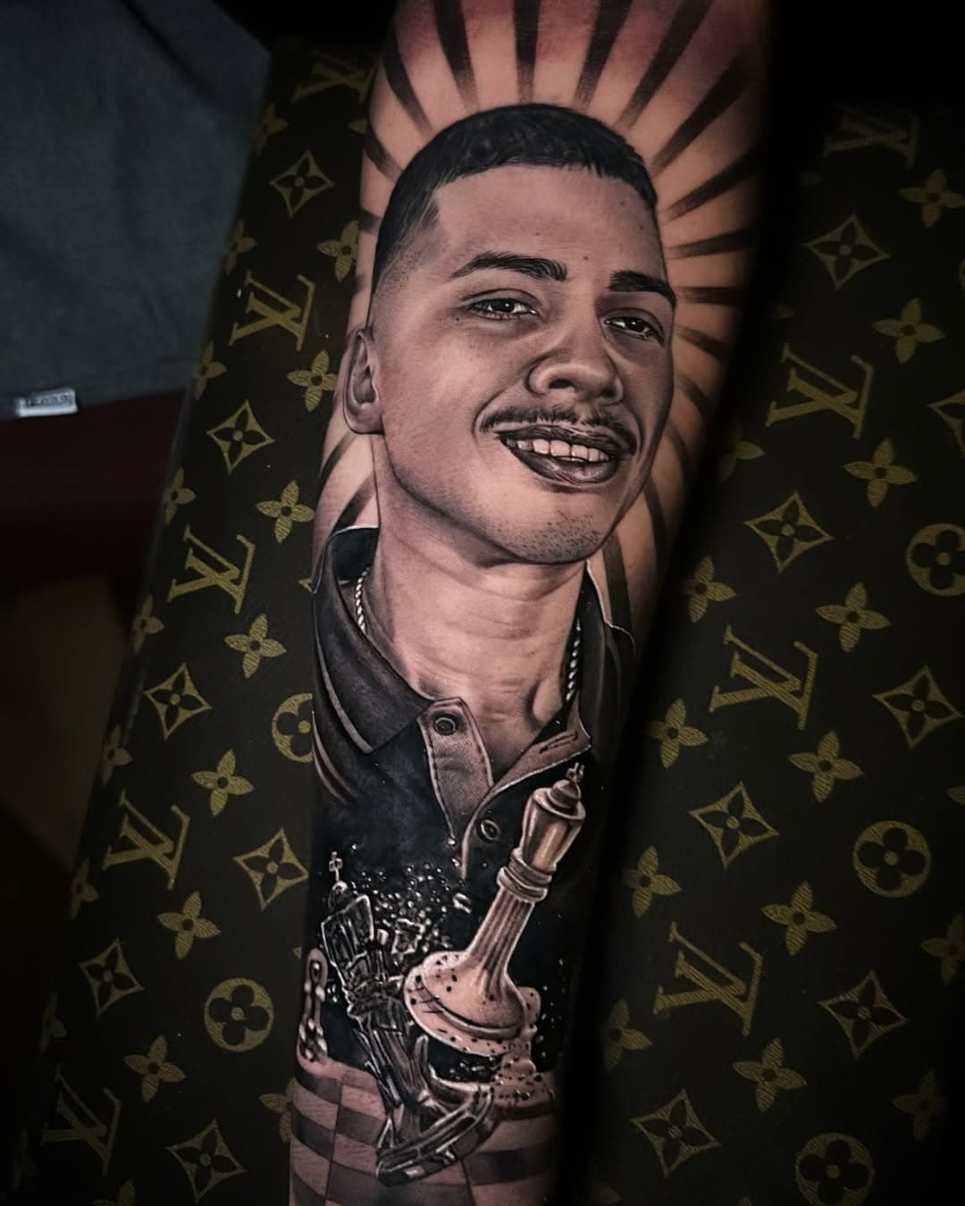 Portrait tattoo from last week. Setting appointments for September for appointments or any questions contact me at 8188750195 or email me at saulmoratattoo7@gmail.com #portrait #portraittattoo #portraitrealism #blackangreytattoo #bng #blackngreytattoo