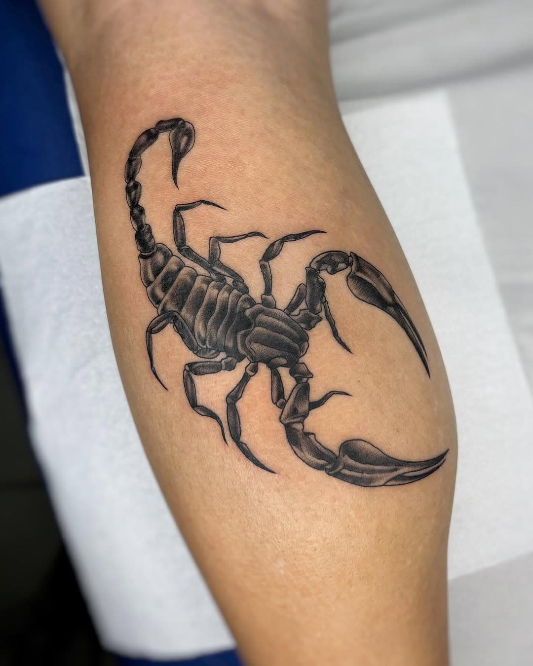 Escorpión hecho por @ekain_costa 🦂
Muchas gracias!😁
.
.
.
.
#tattoo #tattoochaman #iruntattoo #irun #donostitattoo #euskaditattoo #iruñatattoo #escorpion #tatuajes