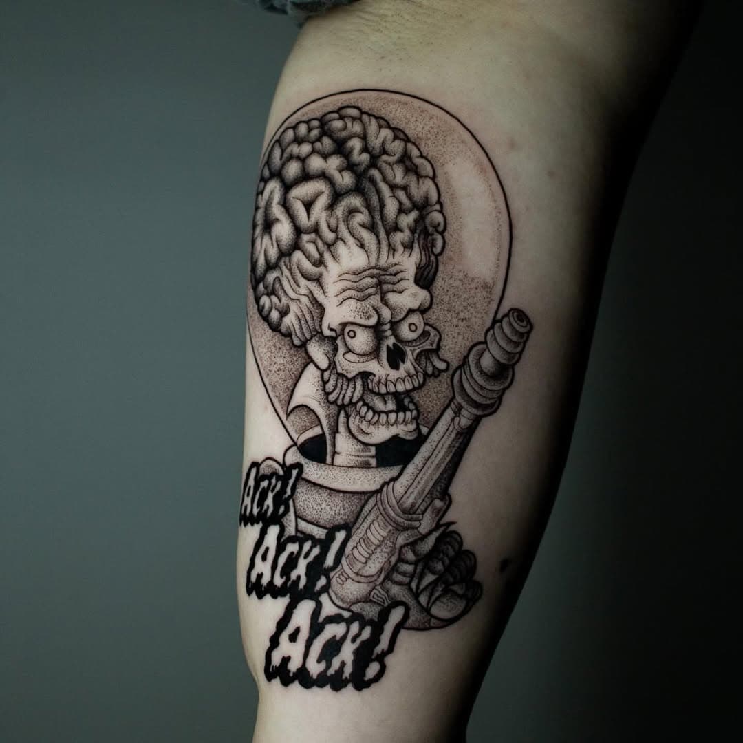 Tatouage réalisé au @foxholetattooshop par @bbpoulet

Merci Émilie pour ta confiance renouvelée 

#tattoo #tatouage #bourges #popculture #blackwork #tattooartist #marsattacks #ackackack #timburton