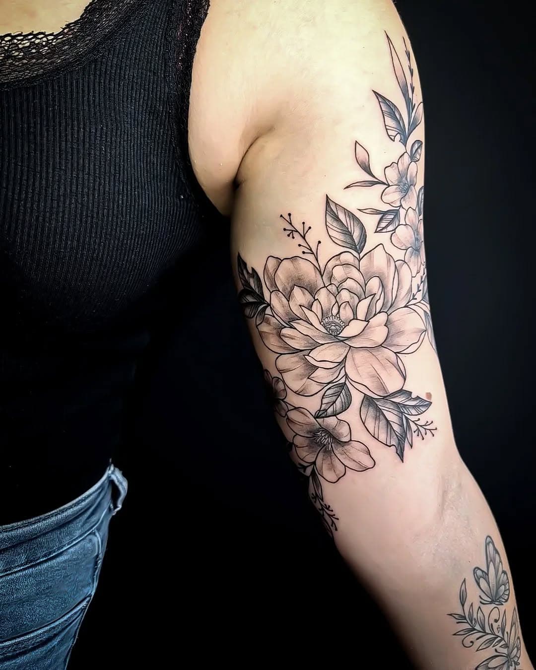 Flower tattoo 🏵

Artist : @sanderbroers 

#justdoit #venray #tattoo #tattooartwork #tattoofeminina #tattoofashion #tattooofinstagram #tattoostyle #tattoomodel #tattoos #flowertattoo #floraldesign #floraltattoo #tattooshop #tattooartist  #tattooideas #inked #ink