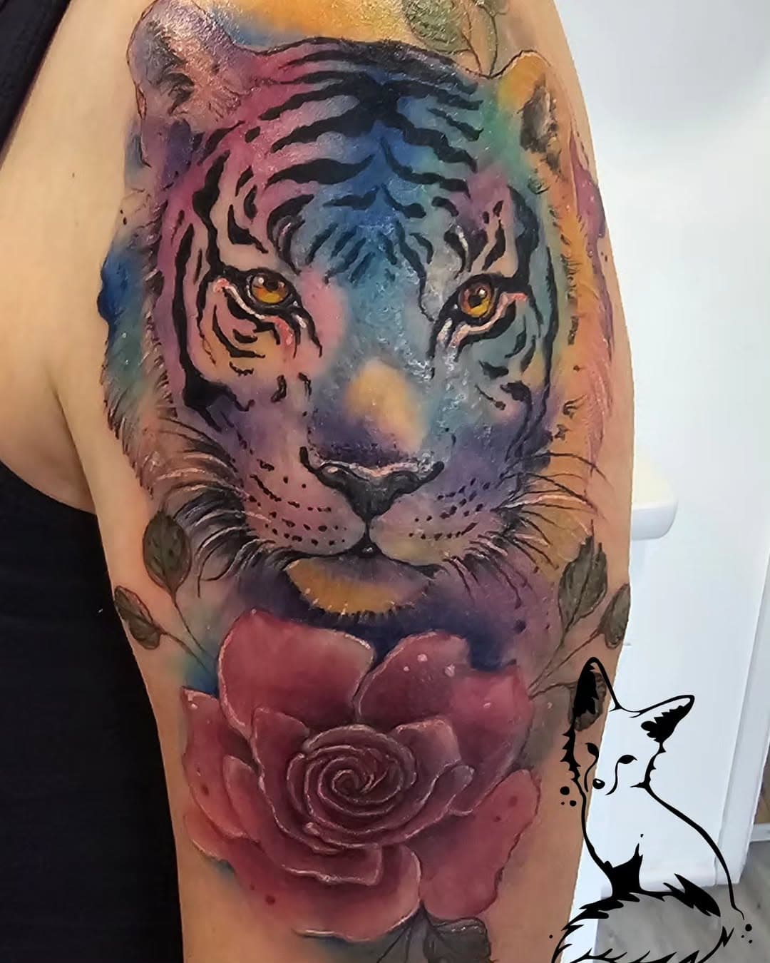 Loved working on this watercolour piece today! This had alot of scaring from a attempted lazer treatment so felt great to be able to fix this up for my client 🩵

#watercolourtigertattoo #watercolourtiger #coveruptattoo #softcolourtattoo #femininetattoo #colourfulink #yatetattooist #bristoltattooartist #foxyinktattoostudio #foxyink