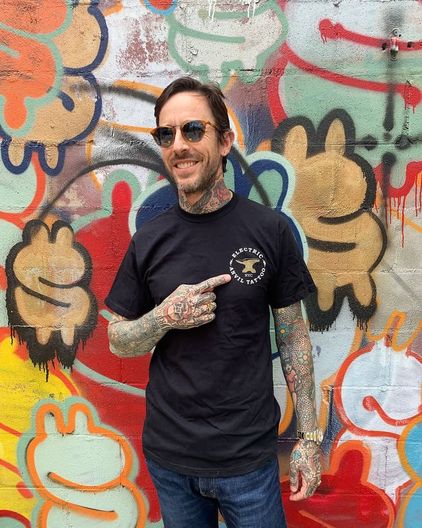⛓️MERCH DROP⛓️

We have sweatshirts, tshirts, crewnecks! Some old designs, some new– All showing off your favorite shop! 

Go check it out, link in bio, and tell us what you want to see next!