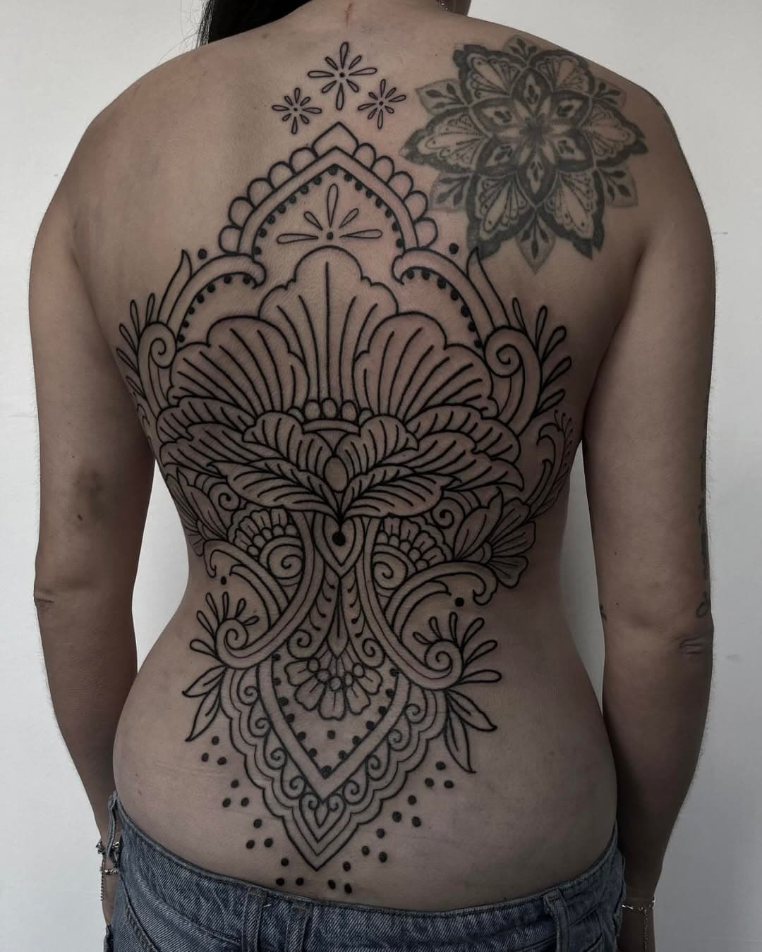 New back for Rosa, so nice to meet you and well done for being so tough 💪 
•
•
•
•
•
•
•
#backtattoo #backtattoos #tattoo #tattoos #tattooideas #tattooed #tattooartist #drawing #art #ornamentaltattoo #linework #lineworktattoo #manchestertattooer #manchester
