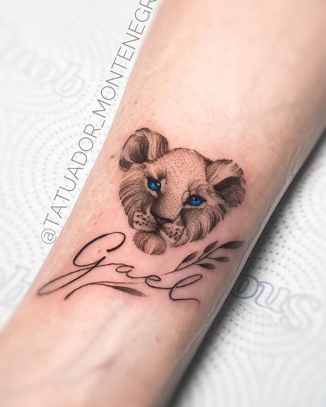 • Gael 🦁
- Primeiríssima tattoo da @thuane_decarvalho uma homenagem pro seu filho, Gael 😍
.
Muito obrigado pela confiança 🙏
.
.
.
🔷 Agenda aberta 
• Agosto Volta Redonda. 
• Setembro São Paulo.