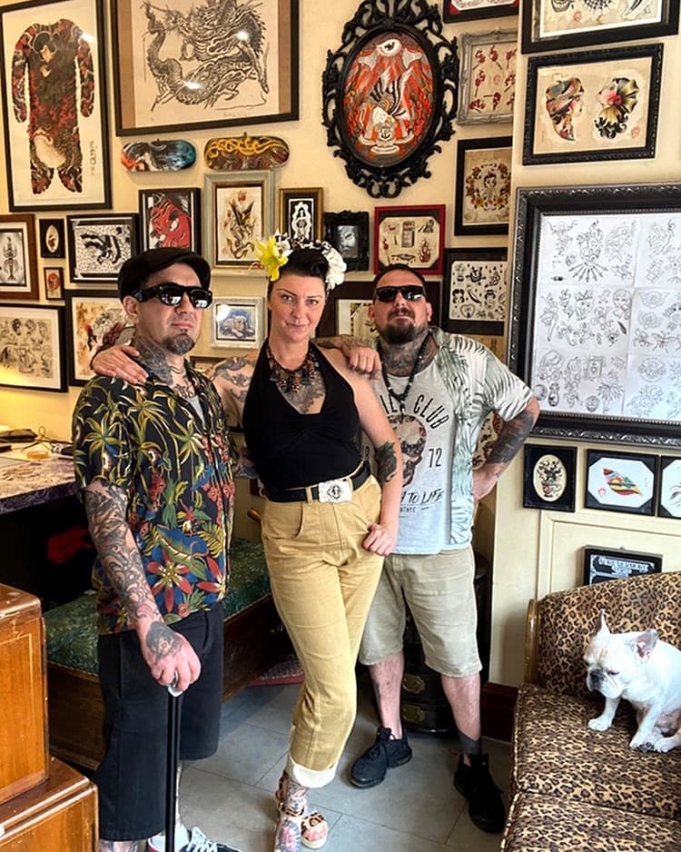 Meet our Team ! 
@diogo_melofmt 
@jo_szwedzinski_fmt 
@gastongromnickitattoo 
… @ramone_fmt 
come and say hello and chat about your next tattoo
@fmt_london 😎❤️