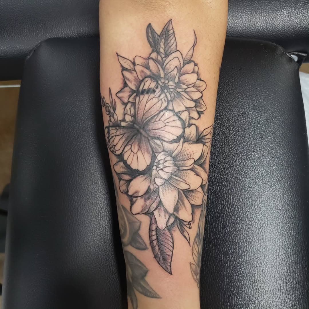 I'm posting old stuff since my  account was hacked a while back. Hope you enjoy 

#blackandgreytattoo #tattooartist #tattooshop #blackownedbusiness ##blacktattoostudio #dallastattooartist ##dallastattooshop #darkskinbodyart #darkskinbodyarttattoos #Dallas #oakcliff #duncanville #desoto #paristx #arlington #fortworth #legendaryarttattoo 
#legendaryarttattoostudio