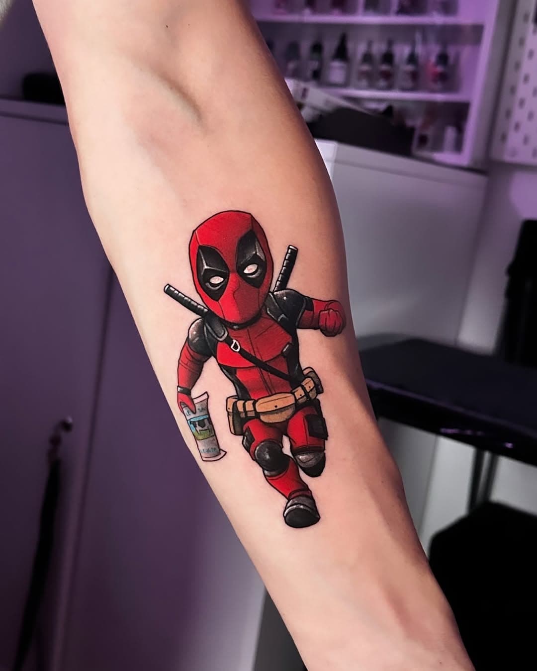 Deadpool.
Estamos de vuelta, así que, ve pidiendo tu cita que luego no quiero lagrimitas 😂. 

◾️Realizado por @emijos.tattoo
📱INFO/CITAS: 657 36 96 10 (solo WhatsApp)
————————————————————————
————————————————————————
▪️Jaén 
▪️Granada 
————————————————————————
#emijos #jaen #jaentattoo #emijostattoo #deadpool  #deadpooltattoo