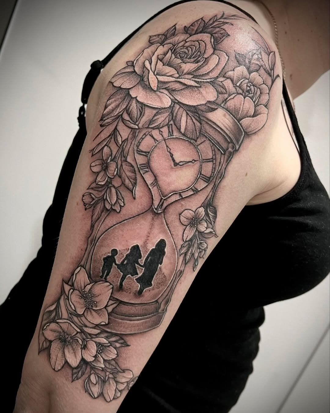 This was a fun piece to do mum and the kiddies ☺️ @loveandchaostattoogallery