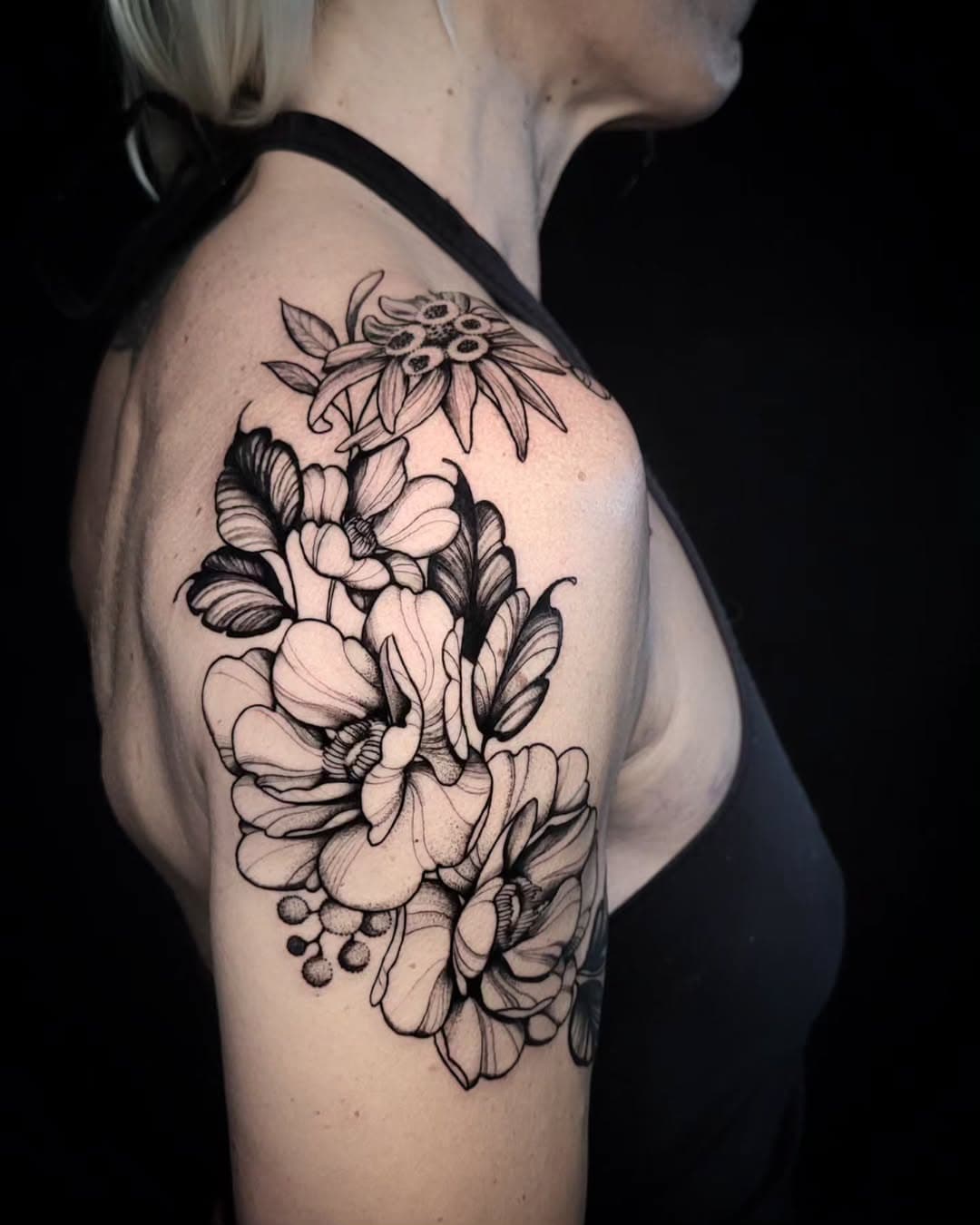 @lapothicairetattooshop 
.
.
.
.
.
.
.
.
.
.
.
.
.
.
.
.
.
.
#flowerstattoo #edelweiss #flowers #blackwork #blacktattoo #blackworkers #tattooart #floraltattoo #tattooartistmagazine #floral #nantes #blacktattooart #tattoolife #tatouagenantes #tattooworkers #blacktattoomag #lachapellesurerdre #tattooistartmagazine #tattooist #tatouage #tattoonantes #iblackwork #engraving #girlwithtattoos #nantestattoo #botanical #igtattoo #flowersbouquet #shouldertattoo