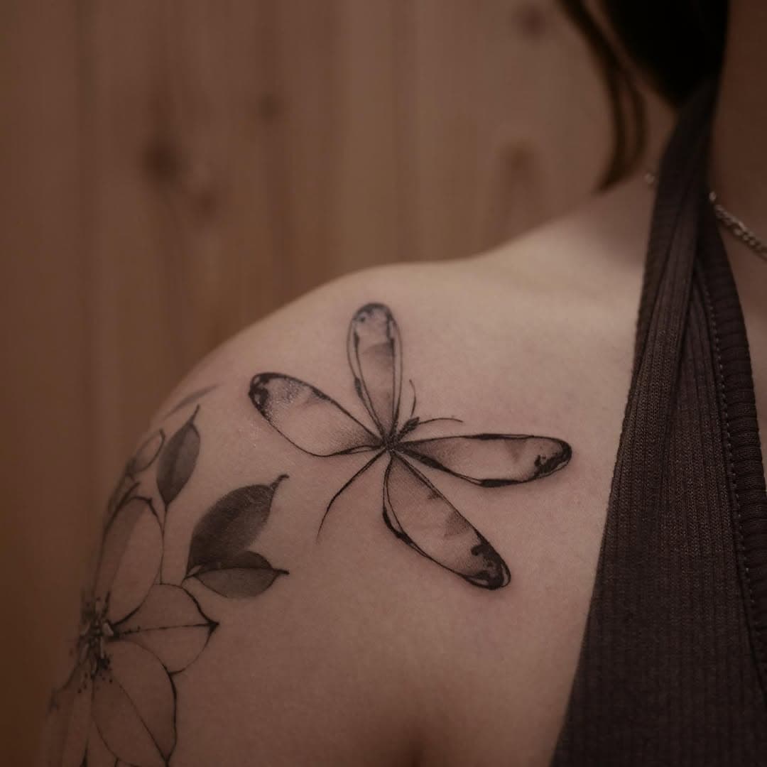 En @oasis.tattoobcn 
ginatptattoo@gmail.com 

#tattoo #finelinetattoo#linestattoo #dragonfly#tattoos #tattoofineline#tattooartist #dragonflytattoo#libelula#nature #leaves  #lines#tatuaje#tattooideas#tattoodetails #smalltattooideas #details #tatuagem #barcelonatattoo#tatuajeliniafina #art#libelula #fineline#bcntattoo #bcn #tatuajebarcelona #barcelonatattoo