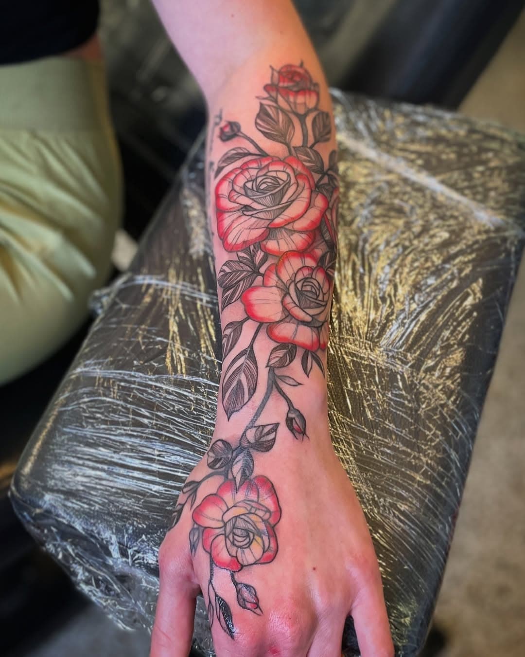 Samie let me extend her hand flower onto her arm! It’s always good to see you, thanks so much for trusting me with this 🌹