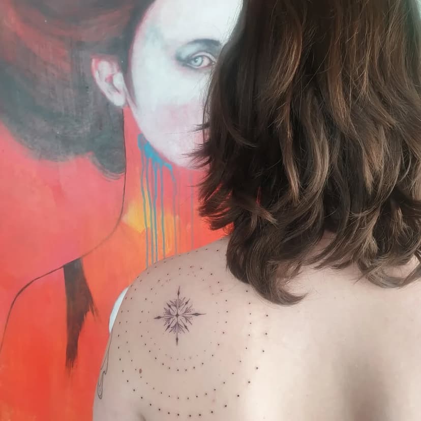 I see you! Voor deze creatieve meid een dotwork/lijnwerk erbij. Echt cool om te maken thanks too you Lisa! (Rechthoek niet van mij) schilderij van @idee620

#simplelinetattoo #dotwork #starsforyou #startattoo #iseeyou #idee620 #meltingarts