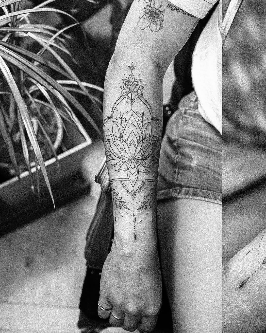 ༄ thx Anne༄ 🌿

#alexandratattooing #lotustattoo #lotus #ornamental #ornamentaltattoo #tattooleipzig #leipzigtattoo # leipzig #markkleeberg #floraltattoo #tattoodesign #tattooartist